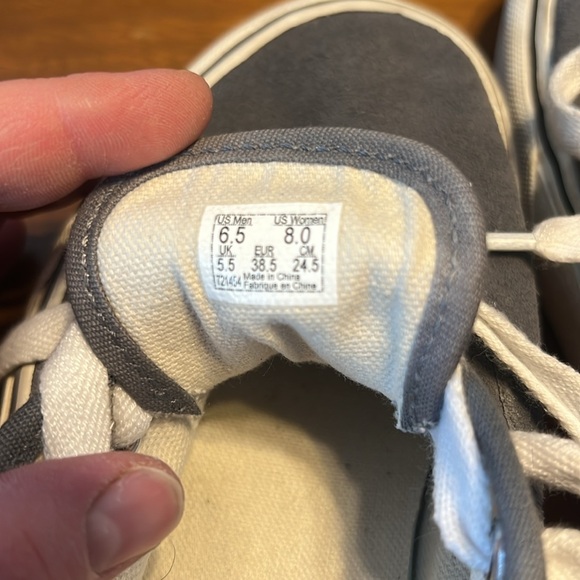 Women’s size 8 Men’s size 6.5 - Picture 6 of 6